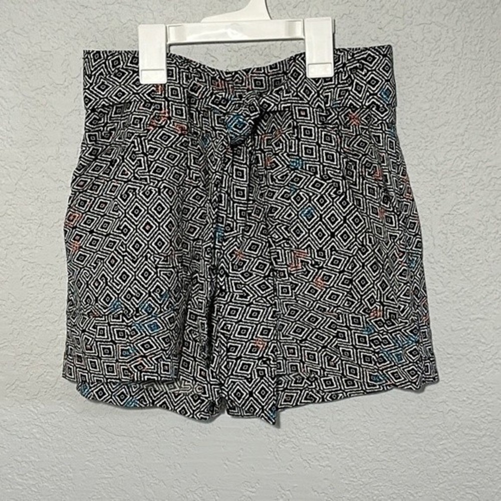 Apt. 9 self belted soft fabric high waisted short